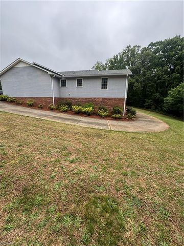 6543 NC Highway 66 S, King, NC 27021