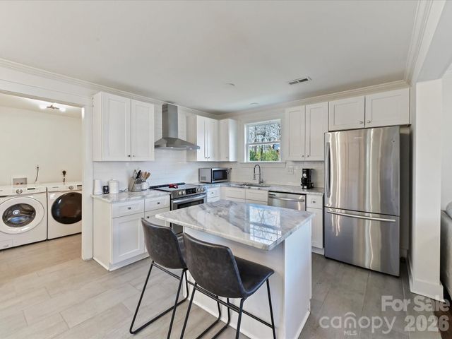 1800 Finchley Drive, Charlotte, NC 28215