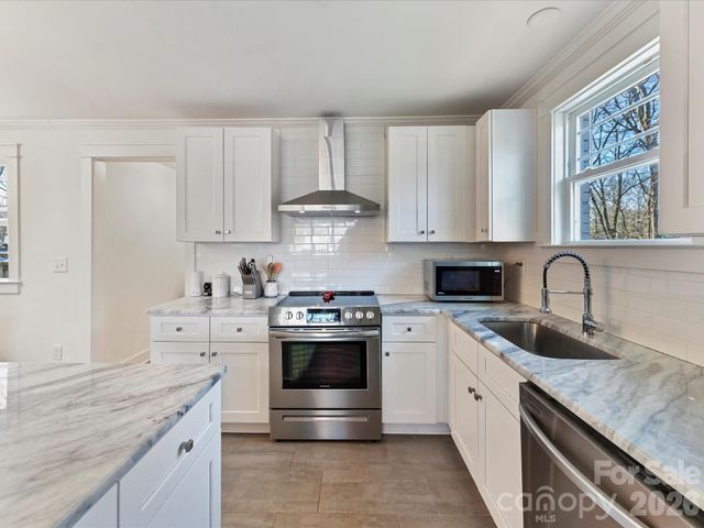 1800 Finchley Drive, Charlotte, NC 28215