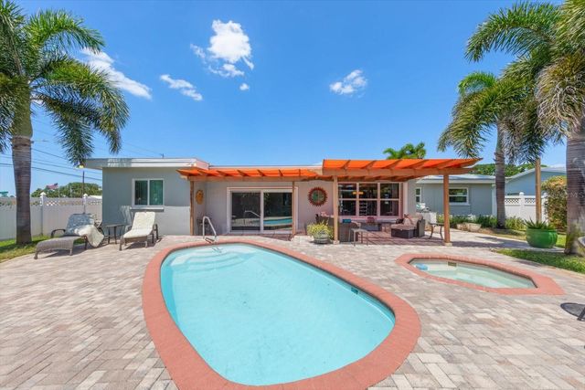13996 BARBADOS DRIVE, Seminole, FL 33776