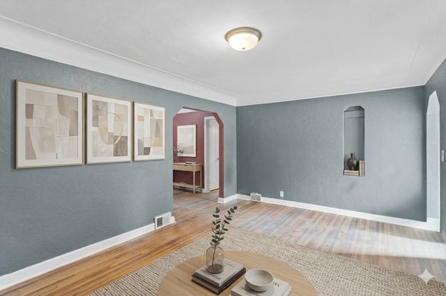 1041 6th Street E, Saint Paul, MN 55106