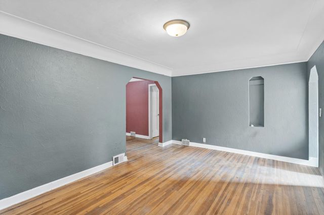 1041 6th Street E, Saint Paul, MN 55106