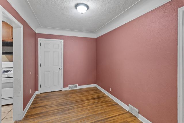 1041 6th Street E, Saint Paul, MN 55106