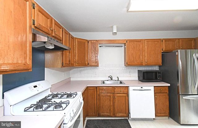 104 AQUEDUCT DR, North Wales, PA 19454
