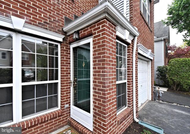 104 AQUEDUCT DR, North Wales, PA 19454