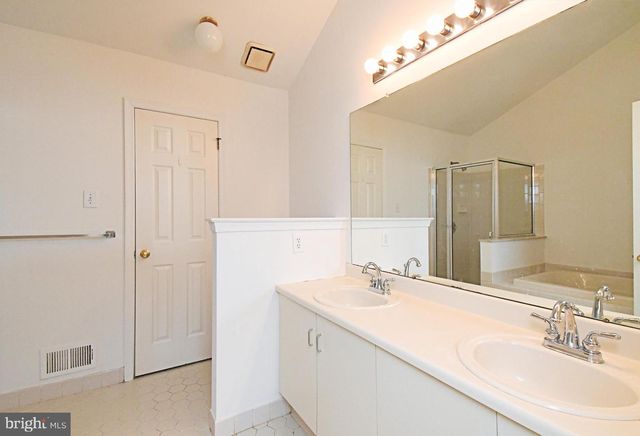 104 AQUEDUCT DR, North Wales, PA 19454