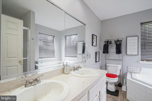 427 MOORE BLVD, Clayton, NJ 08312