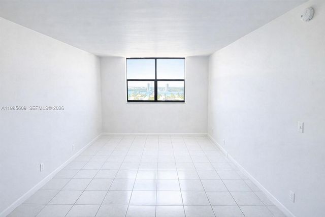 290 W 174th St 2105, Sunny Isles Beach, FL 33160