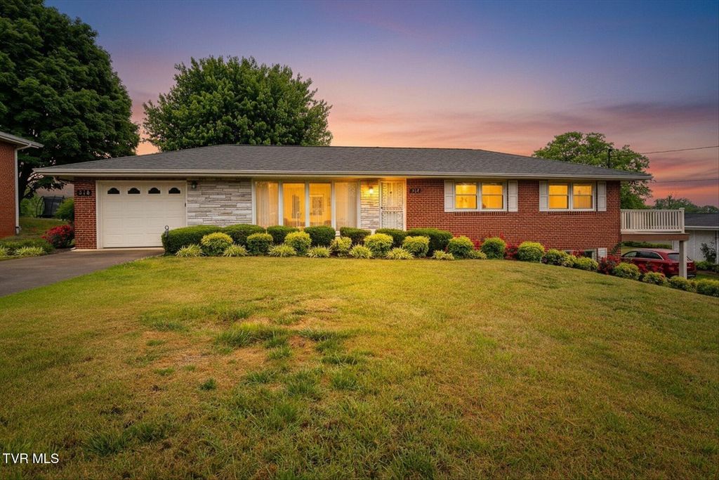 318 Broyles Avenue, Church Hill, TN 37642