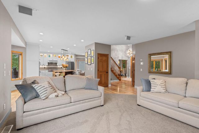 1435 Wildflower Lane, Chaska, MN 55318