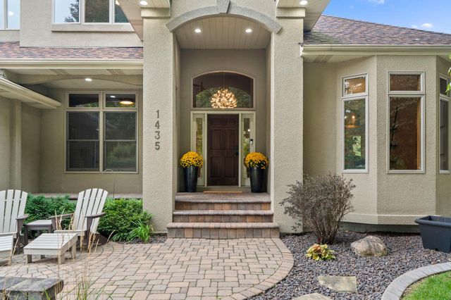 1435 Wildflower Lane, Chaska, MN 55318