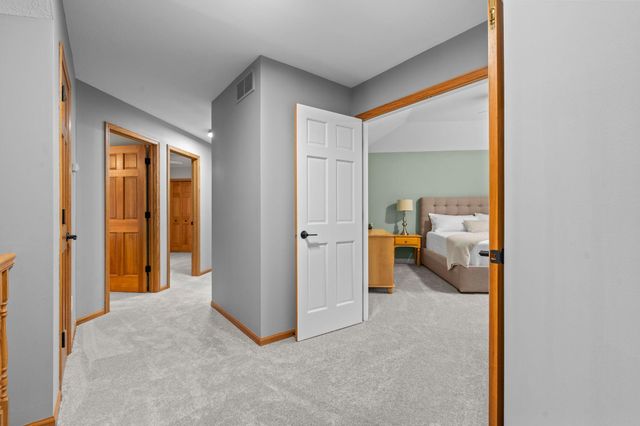 1435 Wildflower Lane, Chaska, MN 55318