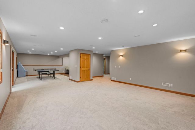 1435 Wildflower Lane, Chaska, MN 55318