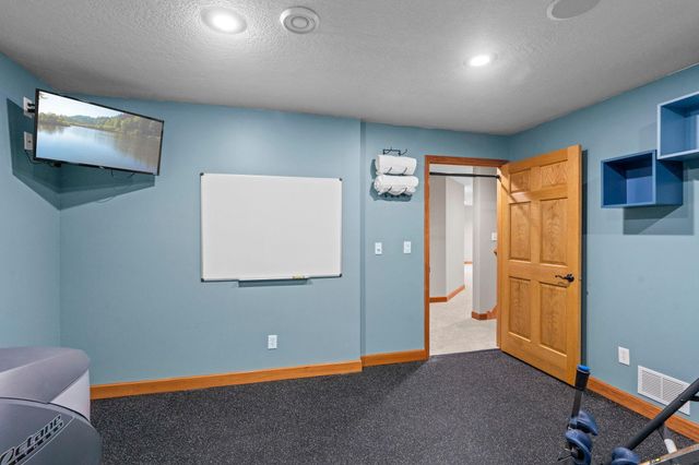 1435 Wildflower Lane, Chaska, MN 55318