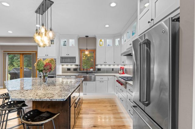 1435 Wildflower Lane, Chaska, MN 55318