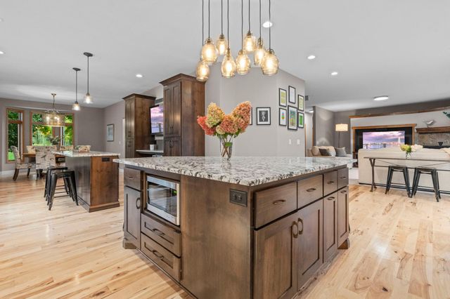 1435 Wildflower Lane, Chaska, MN 55318