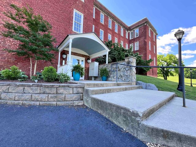 101 W Village Dr Apt 101, Staunton, VA 24401