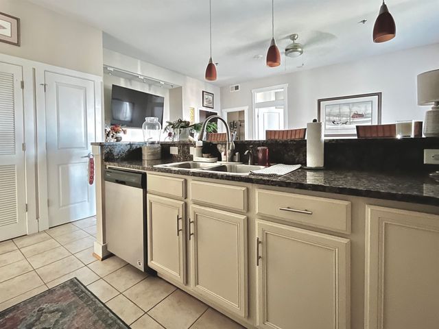 101 W Village Dr Apt 101, Staunton, VA 24401