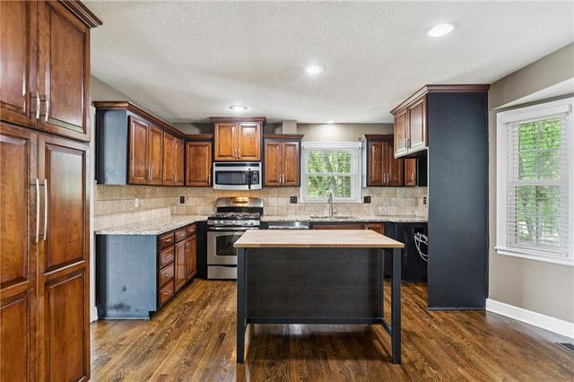 5408 NW 58th Terrace, Kansas City, MO 64151