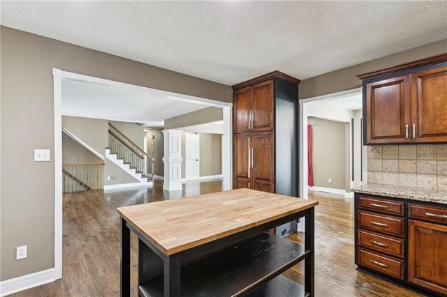 5408 NW 58th Terrace, Kansas City, MO 64151