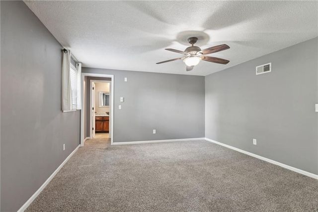 5408 NW 58th Terrace, Kansas City, MO 64151