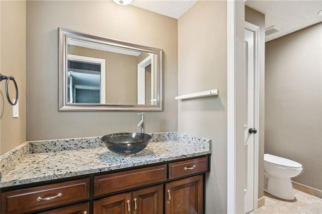 5408 NW 58th Terrace, Kansas City, MO 64151