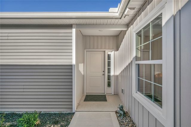 130 W Spring Drive, Elyria, OH 44035