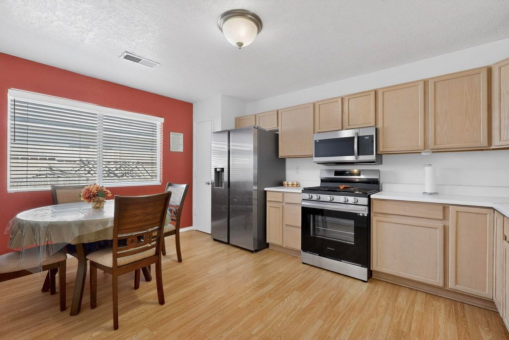 Image 10 of property listing at 3114 Chama Meadows Drive NE, Rio Rancho, NM 87144