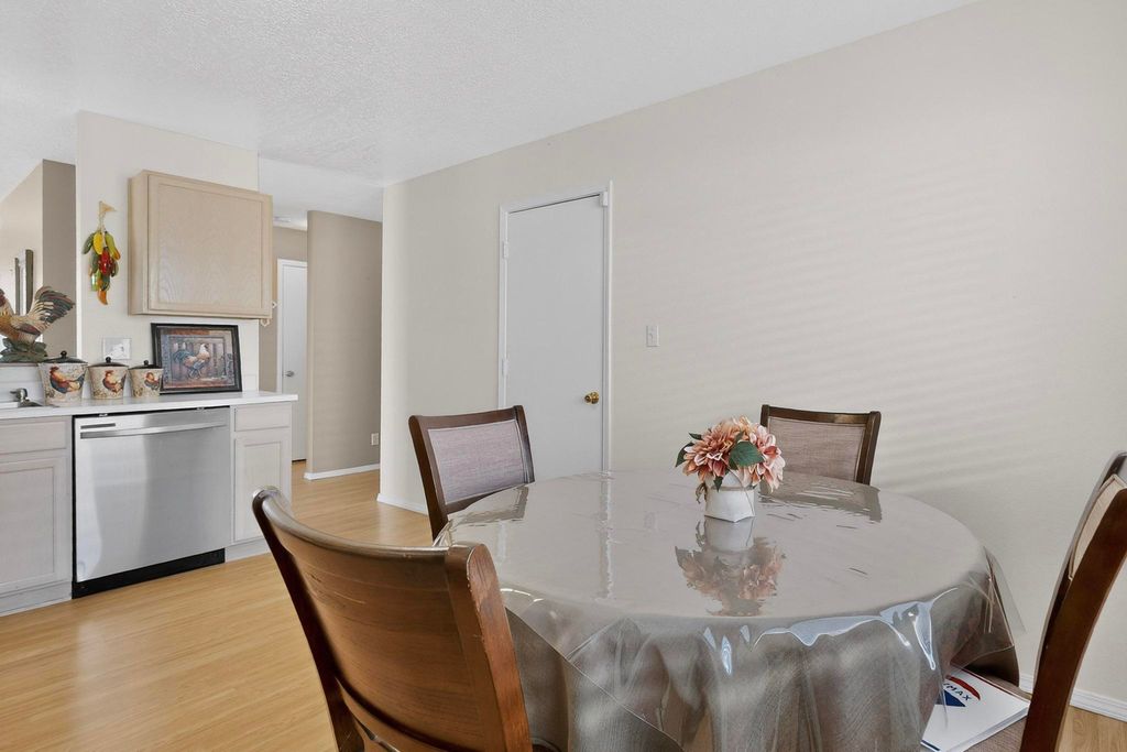 Image 14 of property listing at 3114 Chama Meadows Drive NE, Rio Rancho, NM 87144