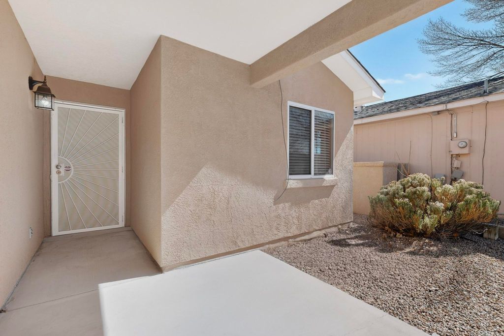 Image 3 of property listing at 3114 Chama Meadows Drive NE, Rio Rancho, NM 87144