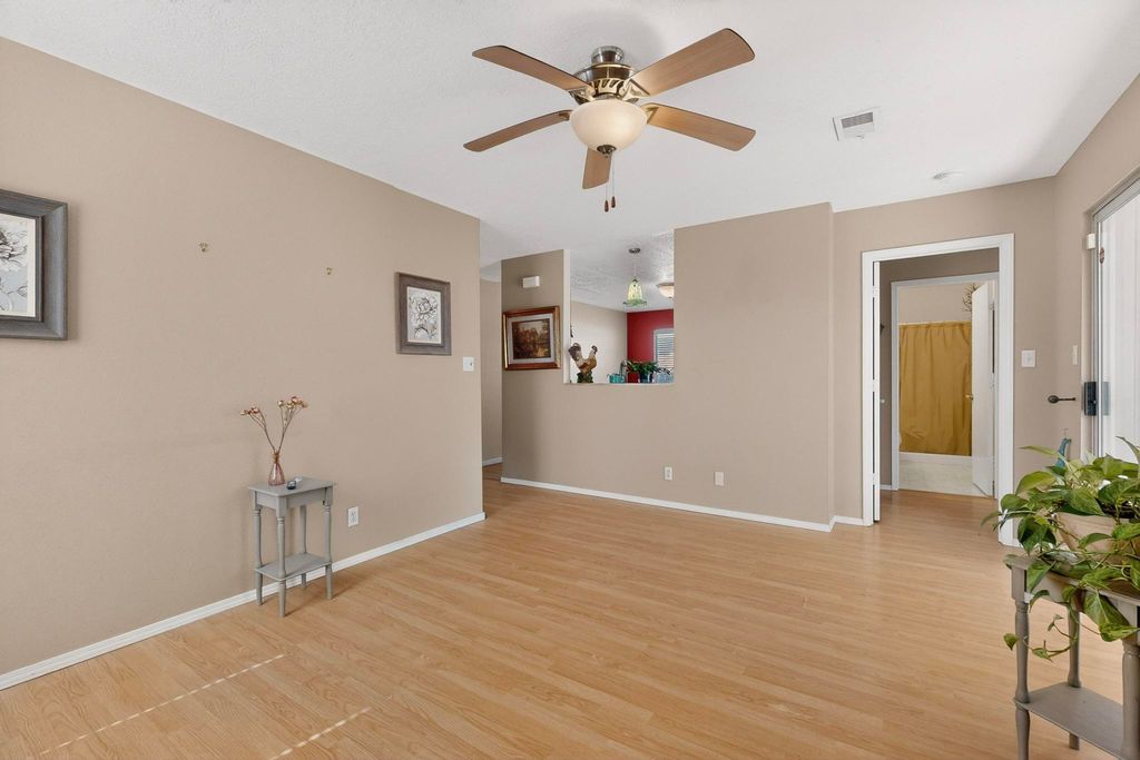 Image 4 of property listing at 3114 Chama Meadows Drive NE, Rio Rancho, NM 87144