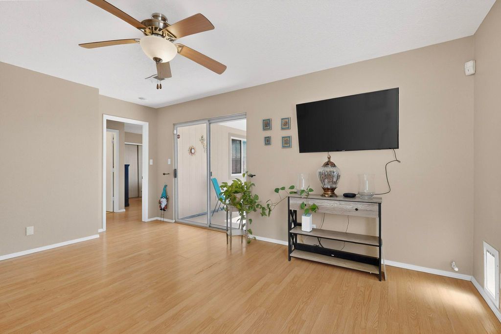 Image 8 of property listing at 3114 Chama Meadows Drive NE, Rio Rancho, NM 87144