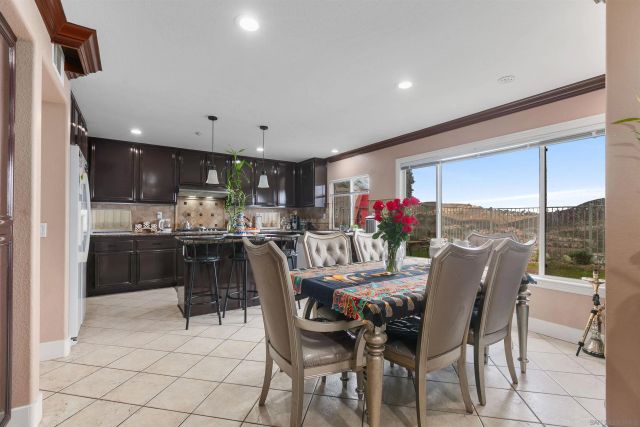 10394 Valley Waters Dr, Spring Valley, CA 91978