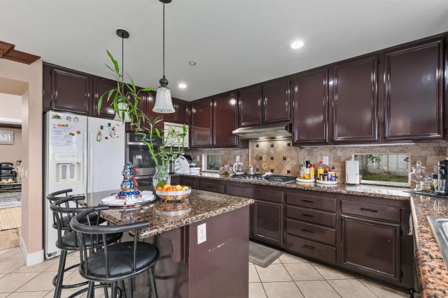 10394 Valley Waters Dr, Spring Valley, CA 91978