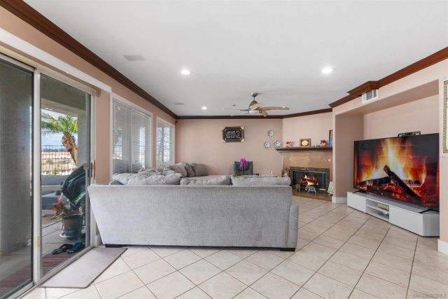 10394 Valley Waters Dr, Spring Valley, CA 91978