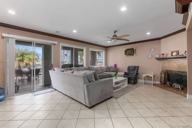 10394 Valley Waters Dr, Spring Valley, CA 91978