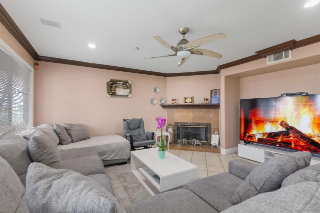 10394 Valley Waters Dr, Spring Valley, CA 91978