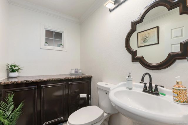 10394 Valley Waters Dr, Spring Valley, CA 91978