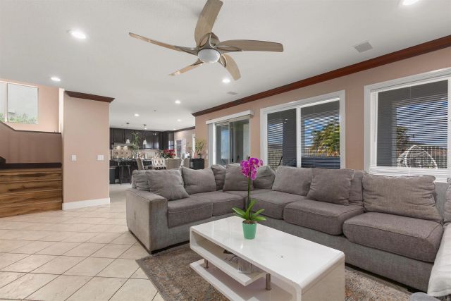 10394 Valley Waters Dr, Spring Valley, CA 91978