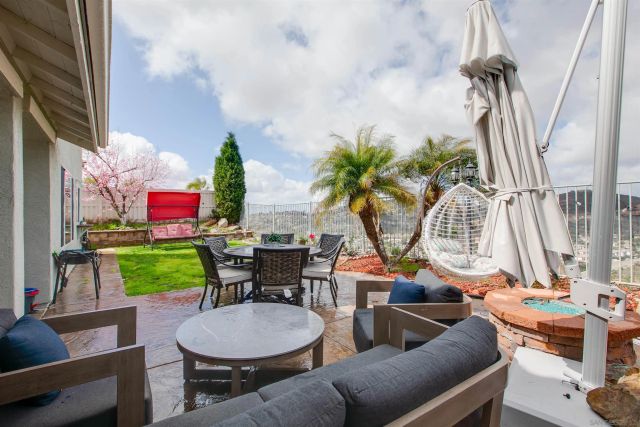 10394 Valley Waters Dr, Spring Valley, CA 91978