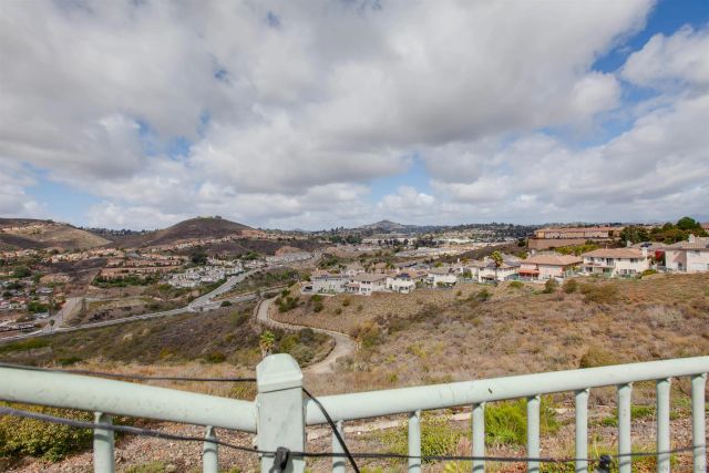 10394 Valley Waters Dr, Spring Valley, CA 91978