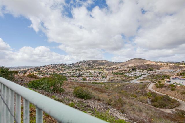 10394 Valley Waters Dr, Spring Valley, CA 91978
