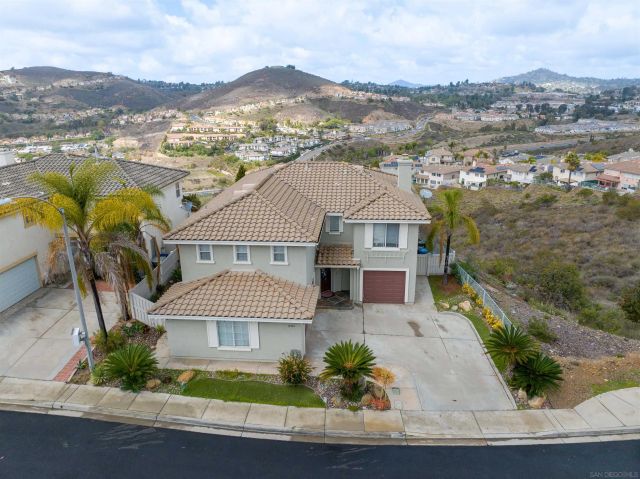 10394 Valley Waters Dr, Spring Valley, CA 91978