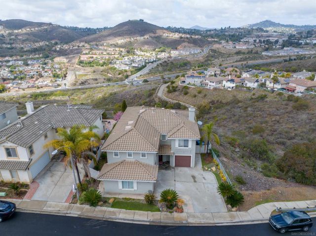 10394 Valley Waters Dr, Spring Valley, CA 91978