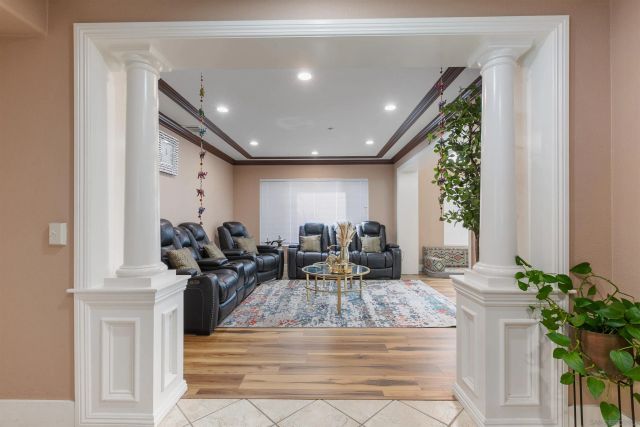 10394 Valley Waters Dr, Spring Valley, CA 91978