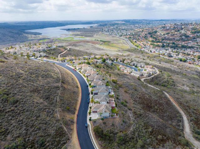 10394 Valley Waters Dr, Spring Valley, CA 91978