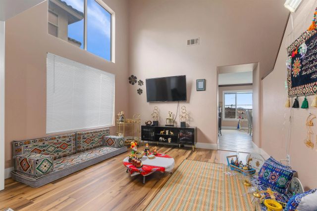10394 Valley Waters Dr, Spring Valley, CA 91978