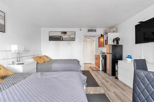 19201 Collins Avenue 439, Sunny Isles Beach, FL 33160
