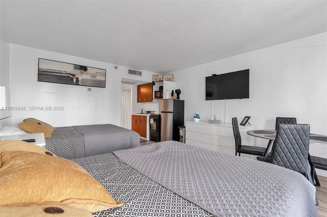 19201 Collins Avenue 439, Sunny Isles Beach, FL 33160