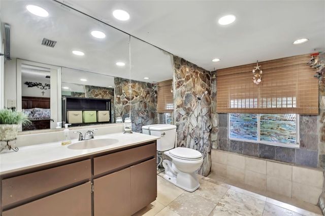 4712 E TEMPLE HEIGHTS ROAD, Tampa, FL 33617